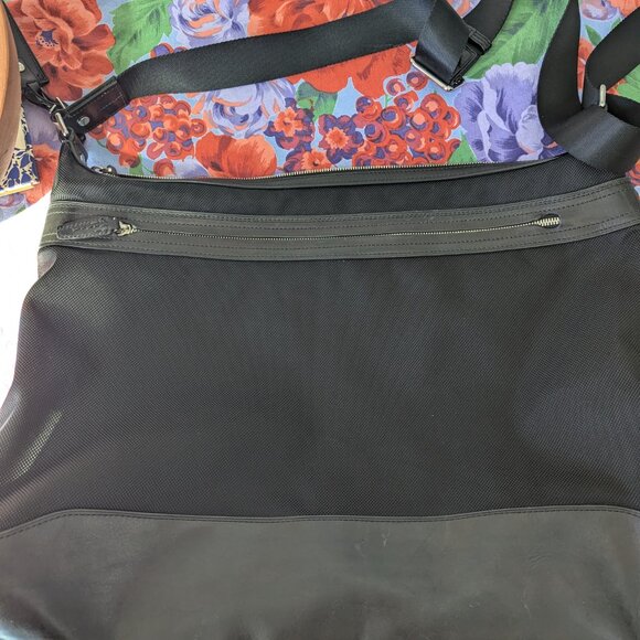 TUMI Travel/Messenger Bag - Never been used - Picture 6 of 8